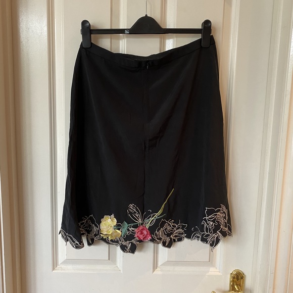 Karen Millen black floral patterned detailing midi skirt - Picture 3 of 3